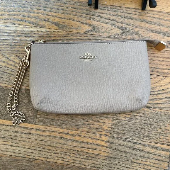 Coach Tan Wristlet - Crossgrain Leather w/Chain. - Picture 9 of 10